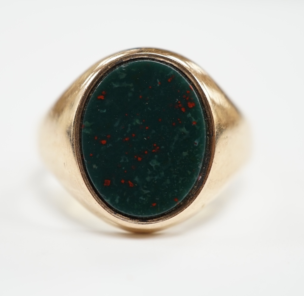 An early 20th century 15ct gold and oval cut bloodstone set signet ring, size O, gross weight 4.6 grams.